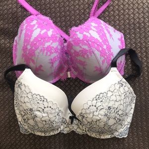 Bundle of 2 Beautiful lace VS bras, size 32ddd